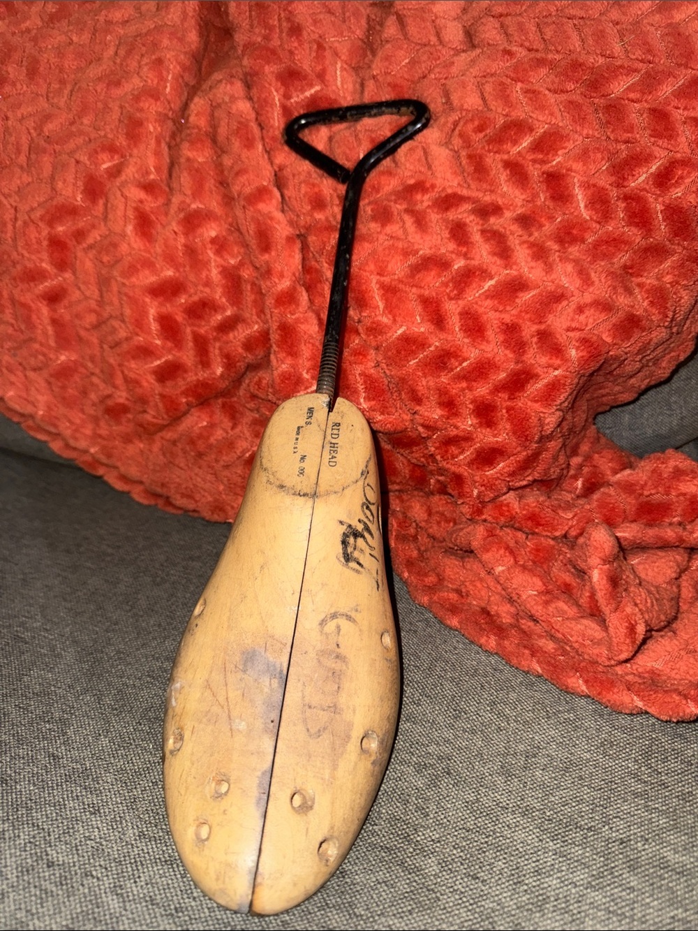 Vintage Red Head Men's Wooden Shoe Stretcher / Last (No. 00C)